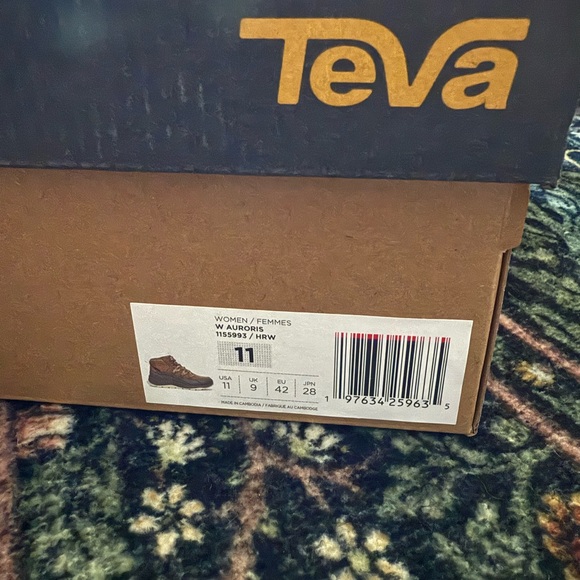 Teva Women's Hiking Boots NWT - Picture 4 of 4